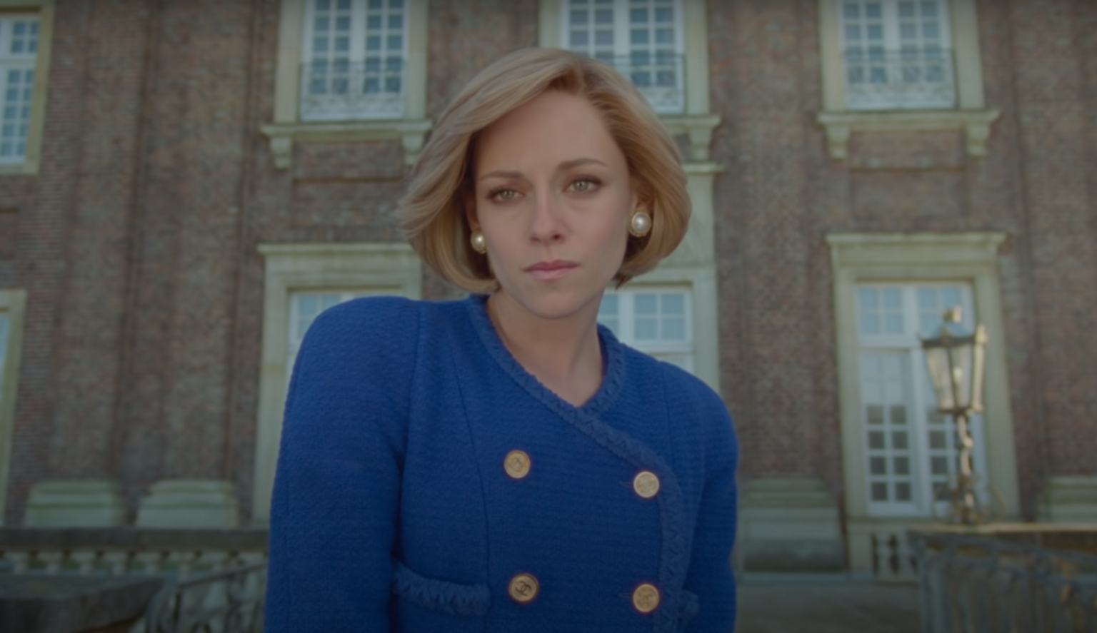 Kristen Stewart se convierte en la princesa Diana con estos imperdibles looks