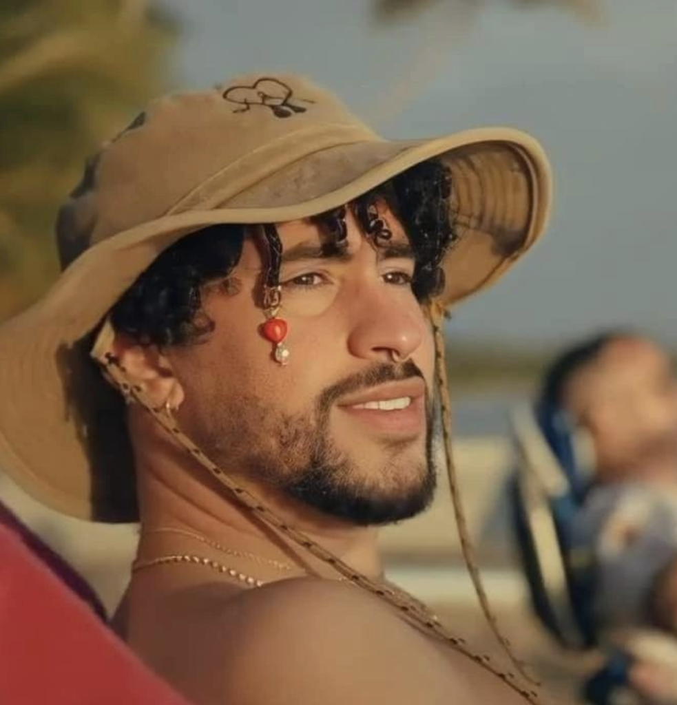 “Me van a extrañar”: Bad Bunny deja las redes sociales tras lanzar celular de una fan al mar