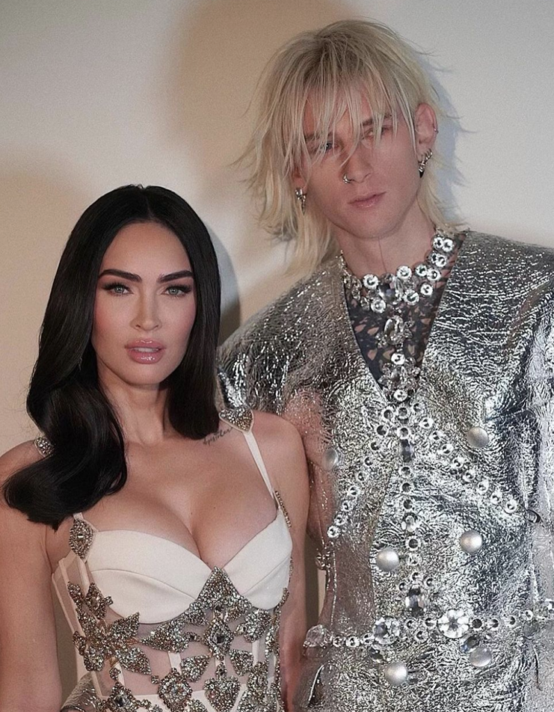 Megan Fox fue a la fiesta de los Grammys con la “muñeca rota” y una “conmoción cerebral”