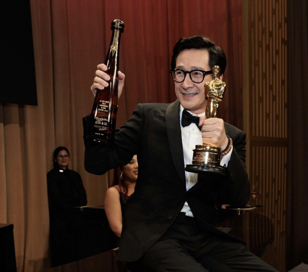 ¿Quién es Ke Huy Quan, el “niño olvidado” de “Indiana Jones” que ganó un Oscar?