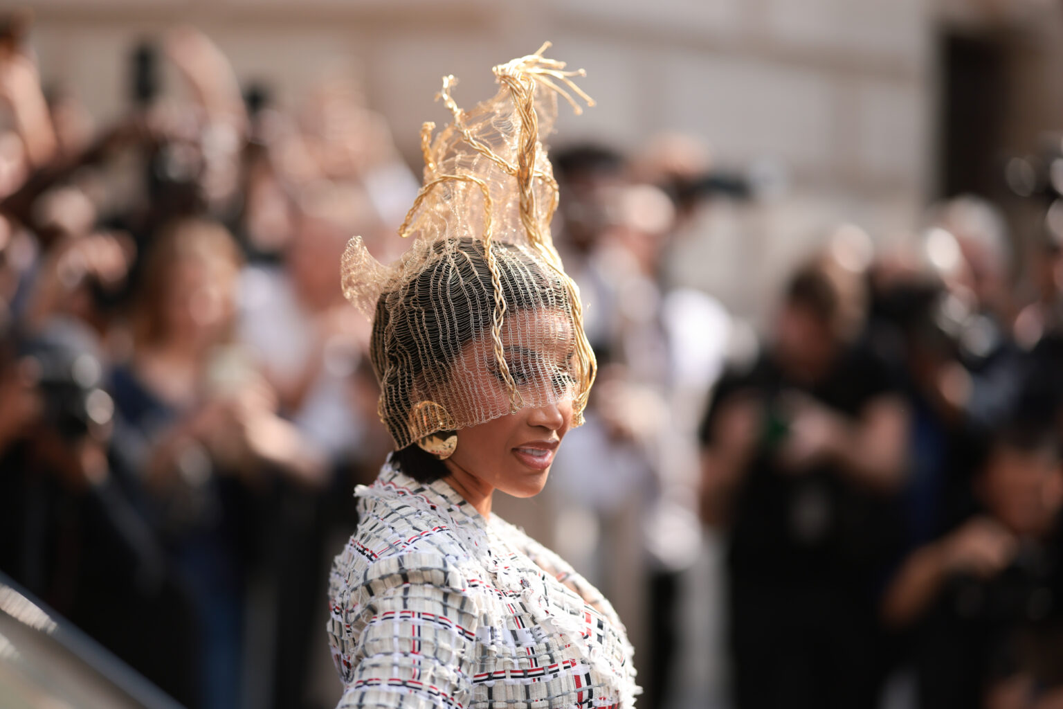 Camila Cabello y Cardi B causan sensación en París