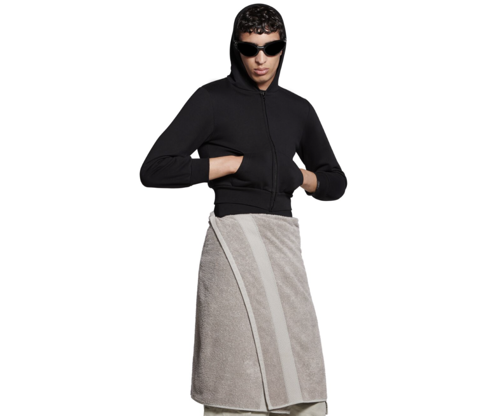 La falda de Balenciaga que causa polémica en redes sociales