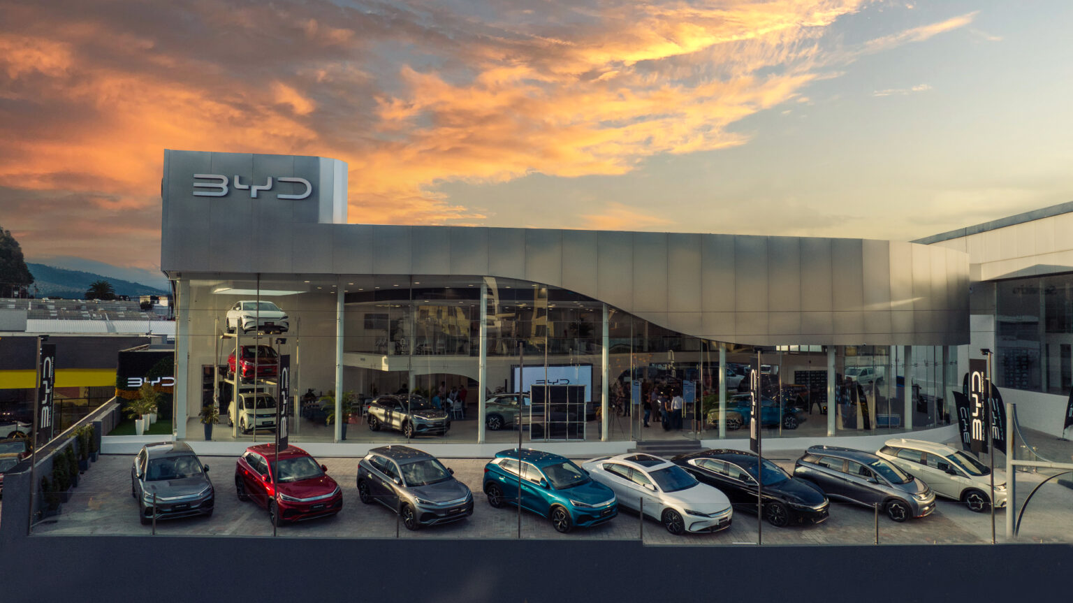 BYD inaugura su primer concesionario en Quito